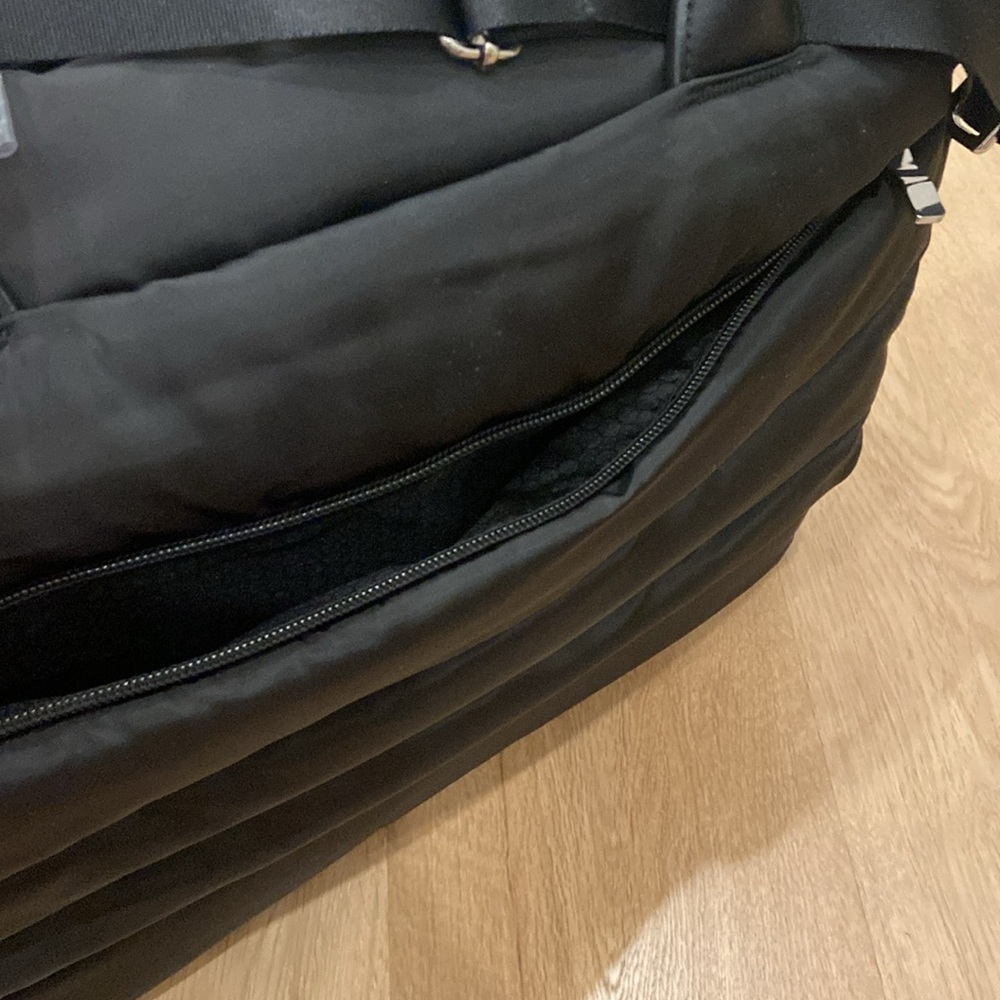 NWT - iPack Black Puffy Tote Bag - Picture 13 of 16